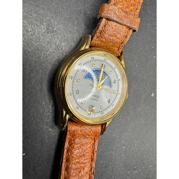 Vintage Timex Moon Phase Watch Women 23mm Gold Tone Date  display picture 1
